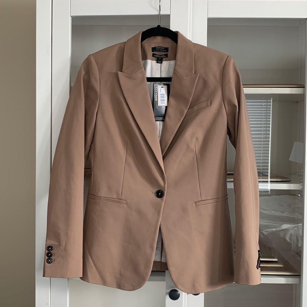 RW&co suit coat in camel colour size 6